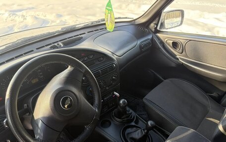 Chevrolet Niva I рестайлинг, 2017 год, 820 000 рублей, 10 фотография