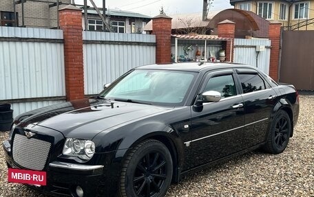 Chrysler 300C II, 2005 год, 1 900 000 рублей, 10 фотография