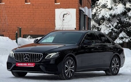 Mercedes-Benz E-Класс, 2019 год, 4 000 000 рублей, 4 фотография