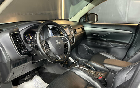 Mitsubishi Outlander III рестайлинг 3, 2015 год, 1 315 000 рублей, 7 фотография