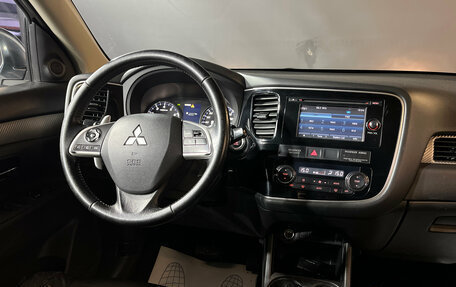 Mitsubishi Outlander III рестайлинг 3, 2015 год, 1 315 000 рублей, 10 фотография
