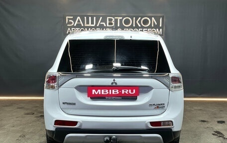 Mitsubishi Outlander III рестайлинг 3, 2015 год, 1 315 000 рублей, 5 фотография