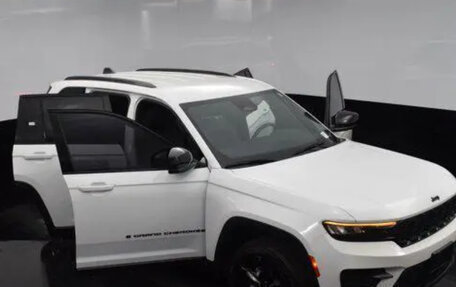 Jeep Grand Cherokee, 2026 год, 4 000 000 рублей, 32 фотография