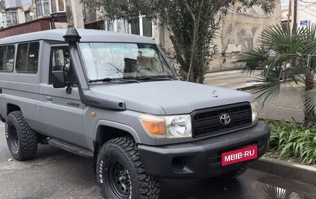 Toyota Land Cruiser 70, 2012 год, 3 000 000 рублей, 1 фотография