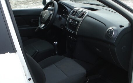 Renault Logan II, 2017 год, 560 000 рублей, 10 фотография