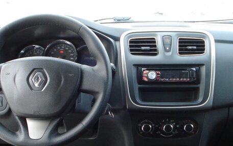 Renault Logan II, 2017 год, 560 000 рублей, 14 фотография