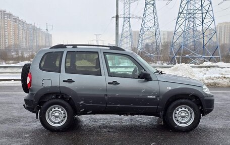 Chevrolet Niva I рестайлинг, 2018 год, 700 000 рублей, 8 фотография