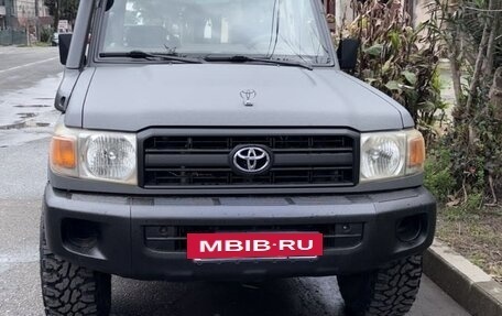 Toyota Land Cruiser 70, 2012 год, 7 фотография