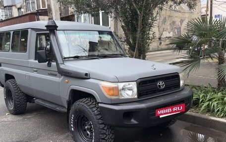 Toyota Land Cruiser 70, 2012 год, 5 фотография