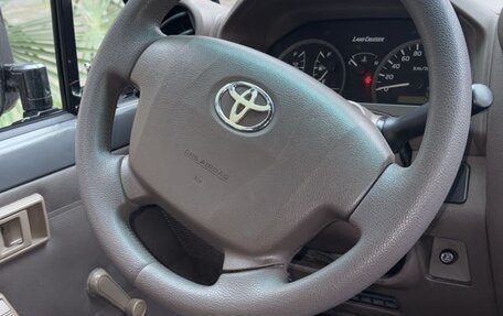 Toyota Land Cruiser 70, 2012 год, 11 фотография