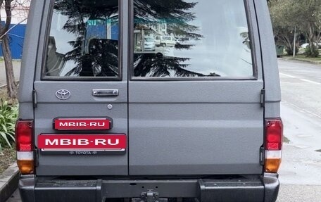 Toyota Land Cruiser 70, 2012 год, 3 000 000 рублей, 6 фотография