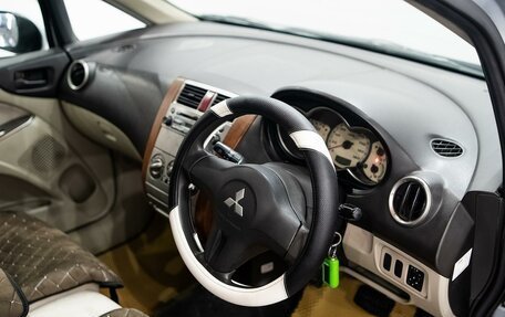 Mitsubishi Colt VI рестайлинг, 2002 год, 300 000 рублей, 10 фотография