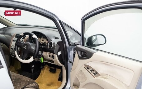 Mitsubishi Colt VI рестайлинг, 2002 год, 300 000 рублей, 7 фотография