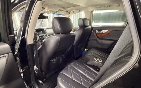 Infiniti QX70, 2014 год, 1 880 000 рублей, 8 фотография