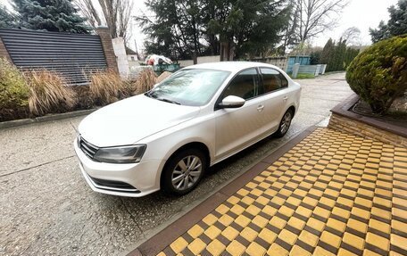 Volkswagen Jetta VI, 2015 год, 850 000 рублей, 2 фотография