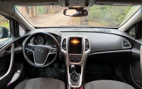 Opel Astra J, 2010 год, 4 фотография