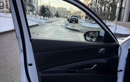 Hyundai Elantra, 2022 год, 1 610 000 рублей, 8 фотография