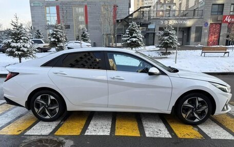 Hyundai Elantra, 2022 год, 1 610 000 рублей, 3 фотография