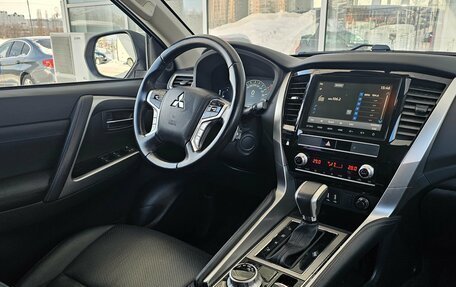 Mitsubishi Montero Sport, 2022 год, 4 099 000 рублей, 5 фотография