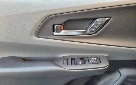 Toyota Prius IV XW50, 2026 год, 4 734 000 рублей, 12 фотография