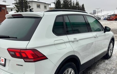 Volkswagen Tiguan II, 2018 год, 2 450 000 рублей, 2 фотография