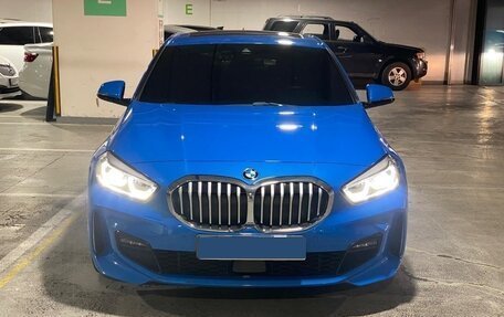 BMW 1 серия, 2021 год, 2 700 000 рублей, 2 фотография