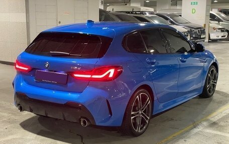 BMW 1 серия, 2021 год, 2 700 000 рублей, 3 фотография