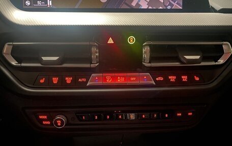 BMW 1 серия, 2021 год, 2 700 000 рублей, 19 фотография