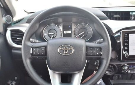 Toyota Hilux VIII, 2025 год, 4 940 000 рублей, 7 фотография