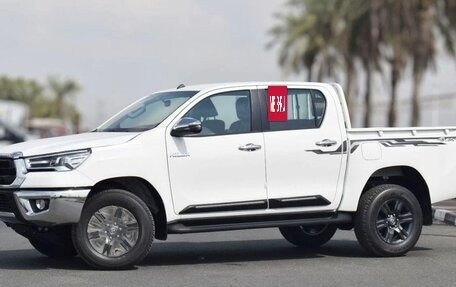 Toyota Hilux VIII, 2025 год, 4 940 000 рублей, 2 фотография
