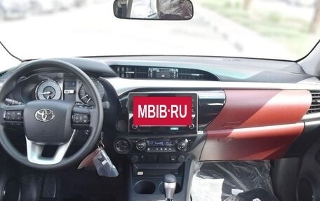 Toyota Hilux VIII, 2025 год, 4 940 000 рублей, 8 фотография