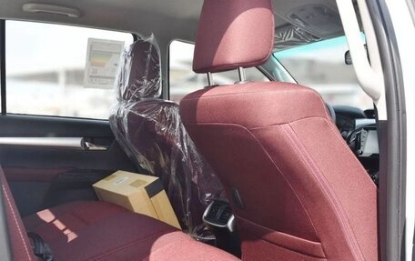 Toyota Hilux VIII, 2025 год, 4 940 000 рублей, 13 фотография