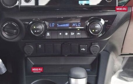 Toyota Hilux VIII, 2025 год, 4 940 000 рублей, 10 фотография