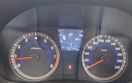 Hyundai Solaris II рестайлинг, 2012 год, 950 000 рублей, 20 фотография