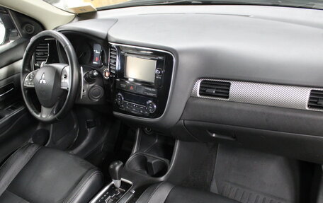 Mitsubishi Outlander III рестайлинг 3, 2014 год, 1 282 000 рублей, 11 фотография