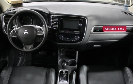Mitsubishi Outlander III рестайлинг 3, 2014 год, 1 282 000 рублей, 9 фотография