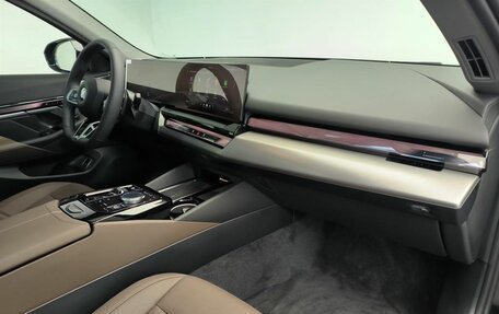 BMW 5 серия, 2025 год, 8 990 000 рублей, 9 фотография