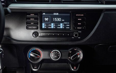 KIA Rio IV, 2018 год, 1 385 000 рублей, 12 фотография