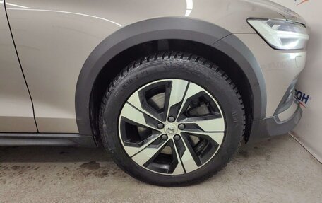 Volvo V60 Cross Country II, 2020 год, 3 880 000 рублей, 2 фотография