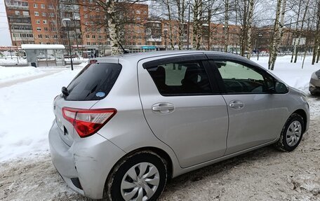 Toyota Vitz, 2018 год, 990 000 рублей, 2 фотография