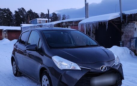 Toyota Vitz, 2019 год, 700 000 рублей, 3 фотография