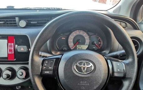 Toyota Vitz, 2019 год, 700 000 рублей, 6 фотография