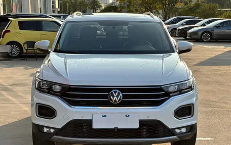 Volkswagen T-Roc I, 2022 год, 1 850 400 рублей, 2 фотография