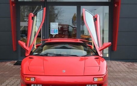 Lamborghini Diablo, 1993 год, 30 500 000 рублей, 2 фотография