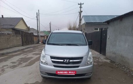 Hyundai Grand Starex Grand Starex I рестайлинг 2, 2010 год, 1 080 000 рублей, 2 фотография