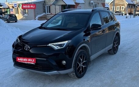 Toyota RAV4, 2017 год, 3 100 000 рублей, 2 фотография