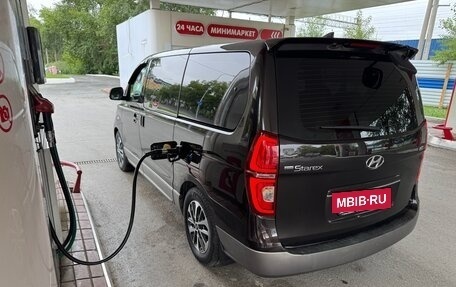 Hyundai Grand Starex Grand Starex I рестайлинг 2, 2018 год, 2 900 000 рублей, 4 фотография