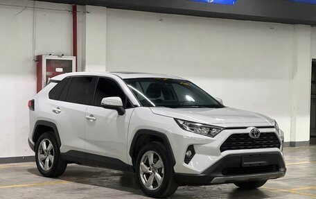 Toyota RAV4, 2022 год, 2 490 000 рублей, 2 фотография