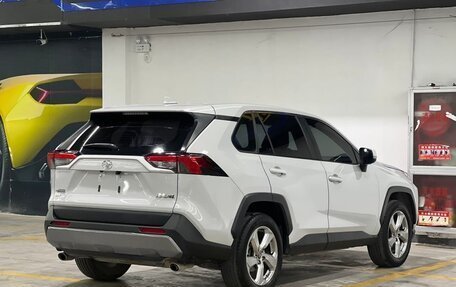 Toyota RAV4, 2022 год, 2 490 000 рублей, 5 фотография
