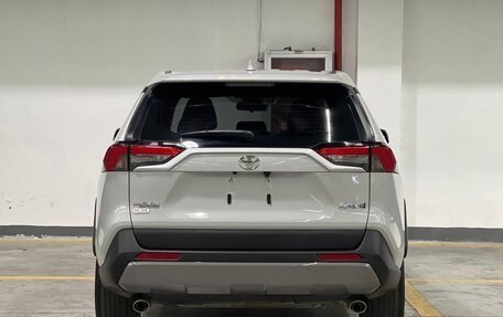 Toyota RAV4, 2022 год, 2 490 000 рублей, 6 фотография